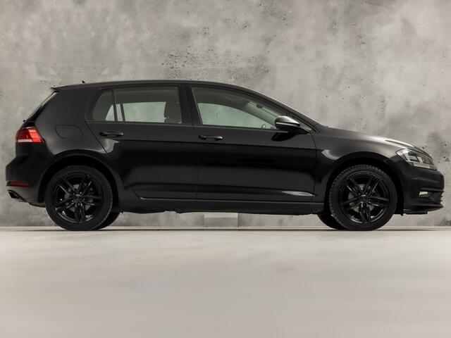 Volkswagen GOLF 1.0 TSI Sportline (APPLE CARPLAY, GROOT NAVI, CLIMATE, PARKEERSENSOREN, LM VELGEN, SPORTSTOELEN, CRUISE, NIEUWE APK, NIEUWSTAAT)