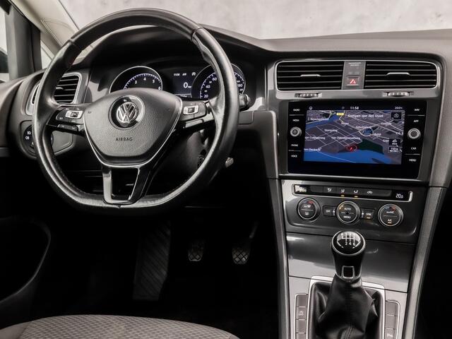 Volkswagen GOLF 1.0 TSI Sportline (APPLE CARPLAY, GROOT NAVI, CLIMATE, PARKEERSENSOREN, LM VELGEN, SPORTSTOELEN, CRUISE, NIEUWE APK, NIEUWSTAAT)