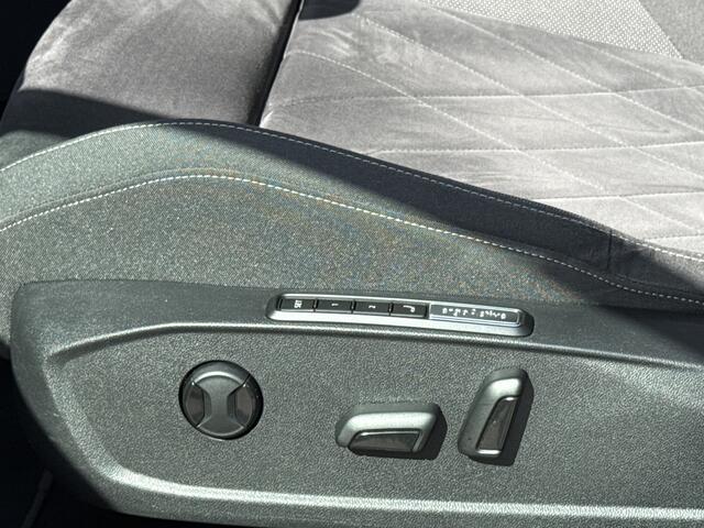 Volkswagen GOLF Variant 1.0 TSI Life Business - Memory/massage | Camera | CarPlay | Travel ass. | Stoel/stuurverw.