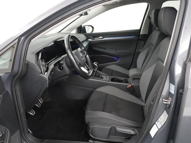 Volkswagen GOLF 1.5 TSI Active Life | Trekhaak | Stoelverwarming | Carplay | Sfeerverlichting | Navigatie | Adaptive cruise | Parkeerhulp | Stuurverwarming | Bluetooth | Climate control