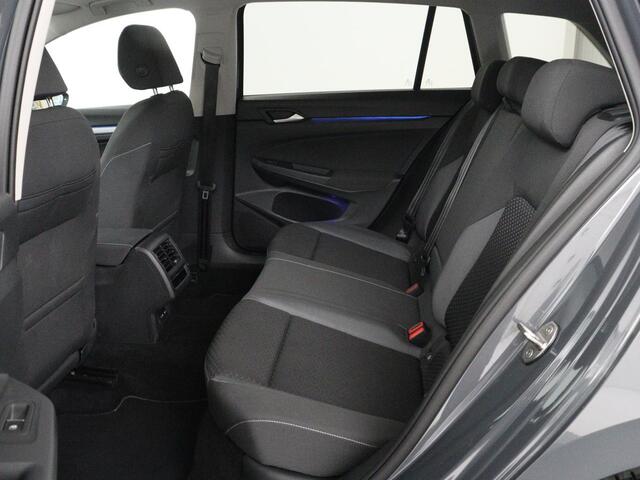 Volkswagen GOLF 1.5 TSI Active Life | Trekhaak | Stoelverwarming | Carplay | Sfeerverlichting | Navigatie | Adaptive cruise | Parkeerhulp | Stuurverwarming | Bluetooth | Climate control