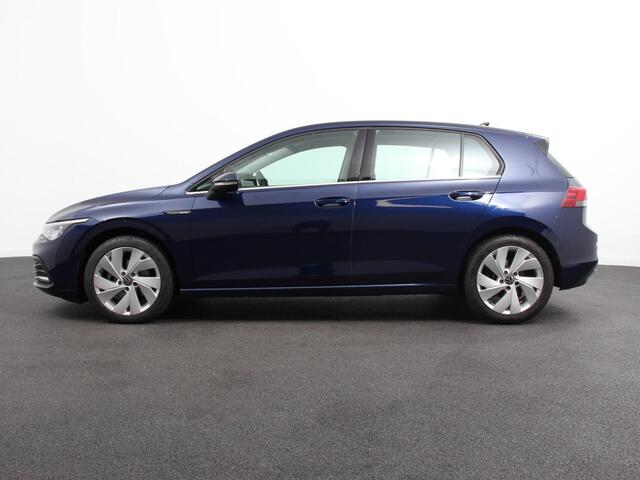Volkswagen GOLF 1.5 eTSI 150pk DSG Style Navigatie Apple Carplay/Android Auto Parkeersensoren Camera Park Assist Adaptive Cruise Control Blind Spot Assist Stoel- en stuurverwarming Ledverlichting Virtual Cockpit Lane Assist Climatronic