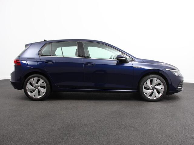 Volkswagen GOLF 1.5 eTSI 150pk DSG Style Navigatie Apple Carplay/Android Auto Parkeersensoren Camera Park Assist Adaptive Cruise Control Blind Spot Assist Stoel- en stuurverwarming Ledverlichting Virtual Cockpit Lane Assist Climatronic