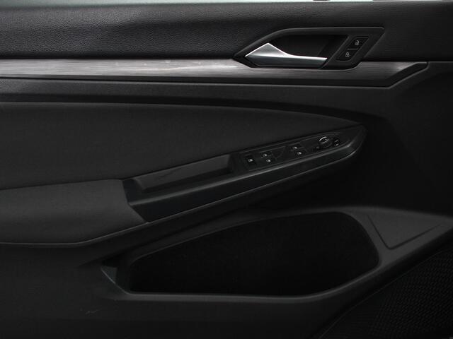 Volkswagen GOLF 1.5 eTSI 150pk DSG Style Navigatie Apple Carplay/Android Auto Parkeersensoren Camera Park Assist Adaptive Cruise Control Blind Spot Assist Stoel- en stuurverwarming Ledverlichting Virtual Cockpit Lane Assist Climatronic