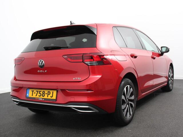 Volkswagen GOLF 1.0 eTSI 110pk Active Automaat Panorama dak Navigatie Climate Control Adaptive Cruise Control Virtual Cockpit Stoelverwarming Extra Getint Glas