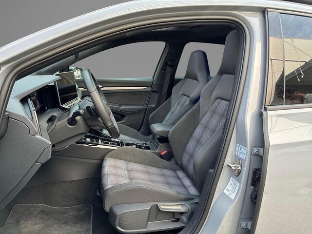 Volkswagen GOLF 1.5 eHybrid 272pk DSG GTE · Panoramadak · Camera · Matrix LED · Stuur- & Stoelverwarming · Sfeerverlichting · Apple/Android Car Play · Garantie t/m 15-09-2030 of 100.000km