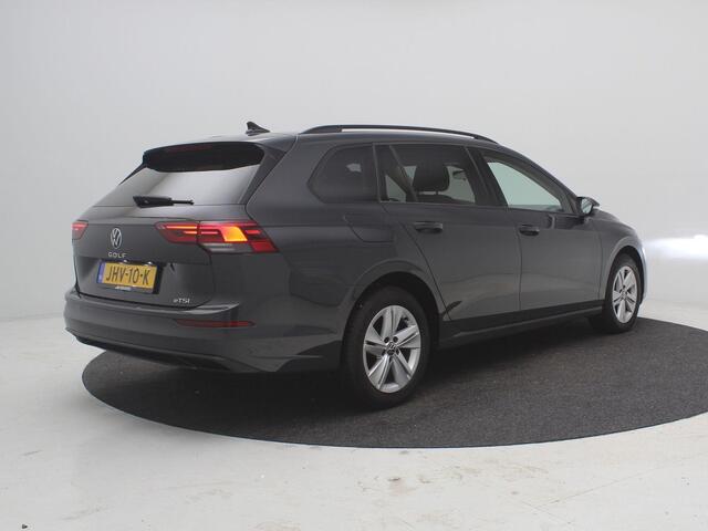 Volkswagen GOLF Variant 1.5 eTSI Life Business AUTOMAAT / Trekgewicht 1.400 kg / Navigatie / Apk tot 11-2027 /Digitaal dashboard / Climate control / Navigatie / Apple Carplay Android /