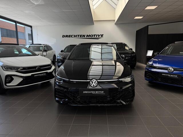 Volkswagen GOLF 1.5 eTSI R-line / Pano / Camera / Keyless /