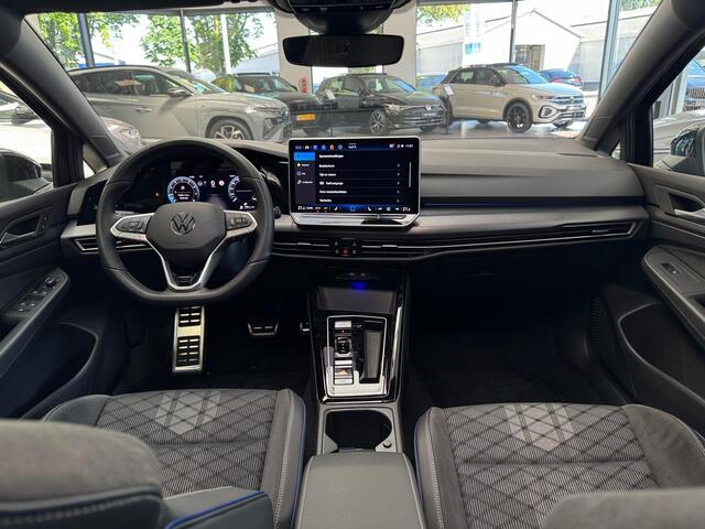 Volkswagen GOLF 1.5 eTSI R-line / Pano / Camera / Keyless /