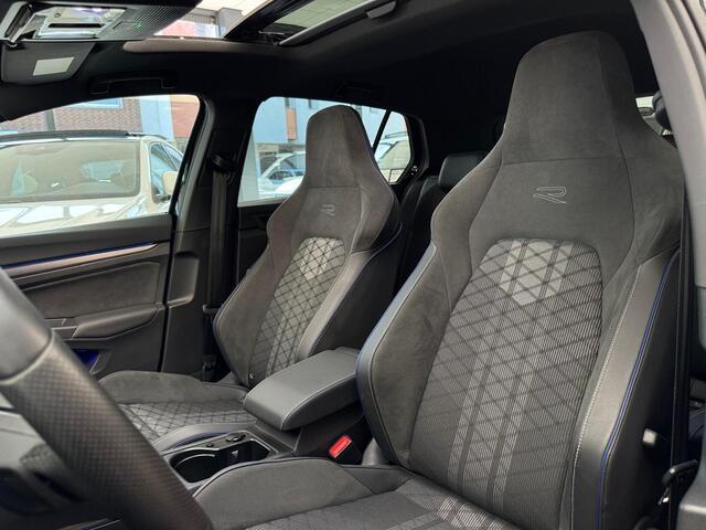 Volkswagen GOLF 1.5 eTSI R-line / Pano / Camera / Keyless /