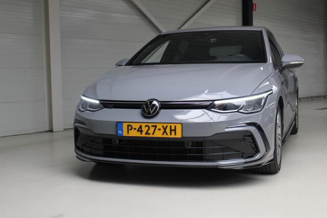 Volkswagen GOLF 1.5 eTSI R-Line (2x) DSG | Navigatie | LM '17 | PDC + Camera | Aut. Airco