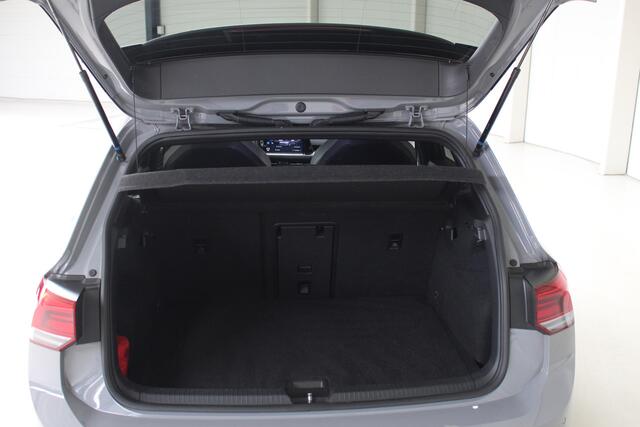 Volkswagen GOLF 1.5 eTSI R-Line (2x) DSG | Navigatie | LM '17 | PDC + Camera | Aut. Airco