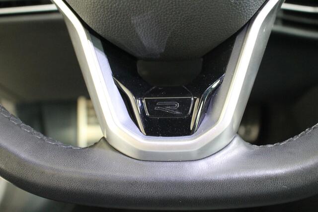 Volkswagen GOLF 1.5 eTSI R-Line (2x) DSG | Navigatie | LM '17 | PDC + Camera | Aut. Airco