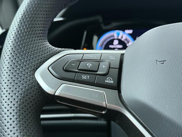 Volkswagen GOLF 1.5 eHybrid GTE | 272 PK | Adaptive Cruise Control | Achteruitrijcamera | Head-up Display | Matrix LED | Stoelverwarming |