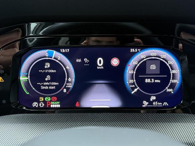 Volkswagen GOLF 1.5 eHybrid GTE | 272 PK | Adaptive Cruise Control | Achteruitrijcamera | Head-up Display | Matrix LED | Stoelverwarming |