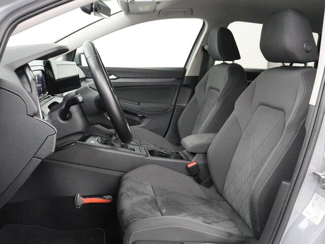 Volkswagen GOLF 1.5 TSI Style | Matrix LED | Camera | Carplay | Trekhaak | Massage | Memory | Sfeerverlichting | Adaptive cruise | Digital Cockpit | Parkeerhulp | File Assistent | Climate control | Bluetooth