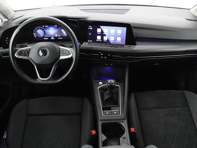 Volkswagen GOLF 1.5 TSI Style | Matrix LED | Camera | Carplay | Trekhaak | Massage | Memory | Sfeerverlichting | Adaptive cruise | Digital Cockpit | Parkeerhulp | File Assistent | Climate control | Bluetooth