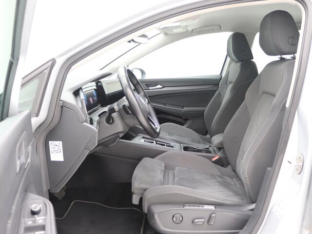 Volkswagen GOLF 1.5 eTSI Style ACC, Led, Massage, Trekhaak