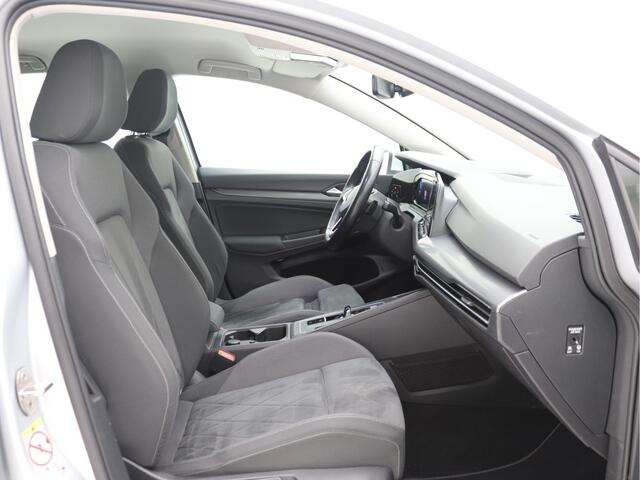 Volkswagen GOLF 1.5 eTSI Style ACC, Led, Massage, Trekhaak