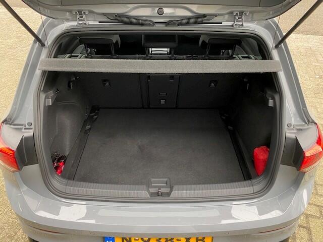 Volkswagen GOLF 1.5 eTSI R-Line | 130PK | Automaat | Navigatie |