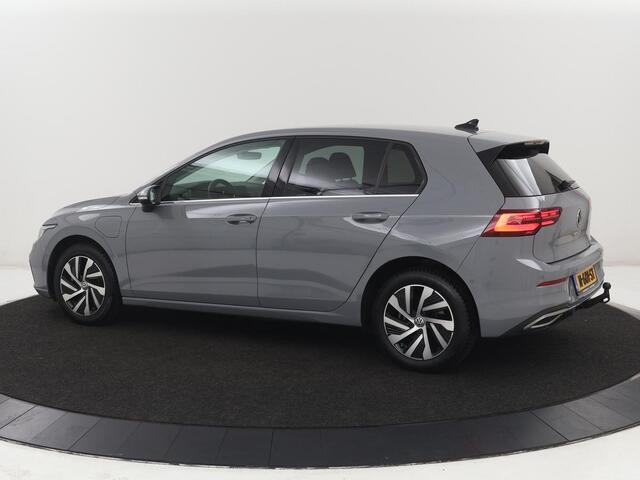 Volkswagen GOLF 1.4 eHybrid Style | SOH 88,8% | Head-Up | Stoelverwarming | Trekhaak | Sfeerverlichting | Massage | Camera | Keyless | Matrix LED | Carplay | Adaptive cruise | Memory | Climate control | PHEV | Plug In