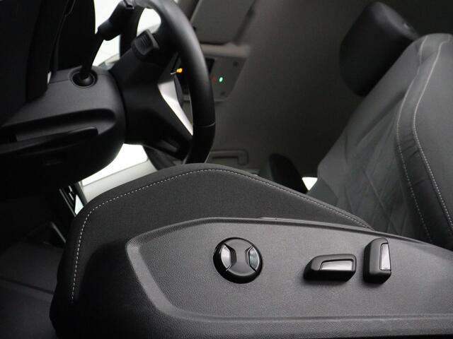 Volkswagen GOLF 1.4 eHybrid Style | SOH 88,8% | Head-Up | Stoelverwarming | Trekhaak | Sfeerverlichting | Massage | Camera | Keyless | Matrix LED | Carplay | Adaptive cruise | Memory | Climate control | PHEV | Plug In