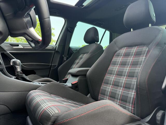 Volkswagen GOLF 2.0 TSI GTI Performance VIRTUAL PANO BLINDSP LANE