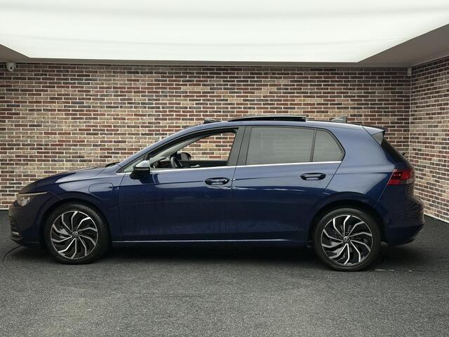 Volkswagen GOLF 1.4 eHybrid Style Panoramadak Virtual Massage Camera