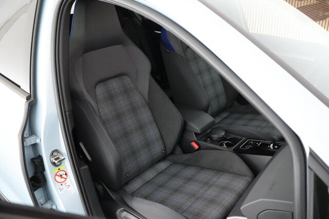 Volkswagen GOLF 1.5 272pk eHybrid GTE Panoramadak Trekhaak 360Camera IQ.Light Keyless Virtual Cockpit Navigatie