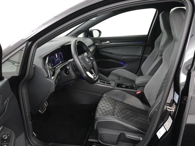 Volkswagen GOLF 1.5 eTSI R-Line | Trekhaak | Stoelverwarming | Camera | Sportstoelen | Carplay | Navigatie | Sfeerverlichting | Climate control | Parkeerhulp | Adaptive cruise | File Assistent
