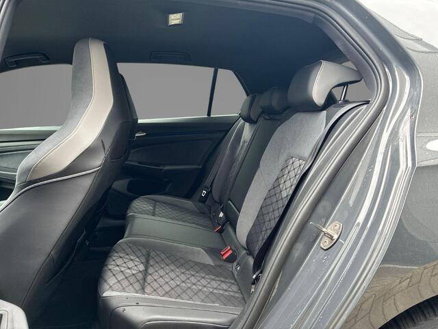 Volkswagen GOLF 1.5 eTSI 130pk DSG R-Line · Apple/Android Car Play · P-Sensoren · Navigatie · Sfeerverlichting · 17 Inch · Garantie t/m 12-02-2028 of 100.000km