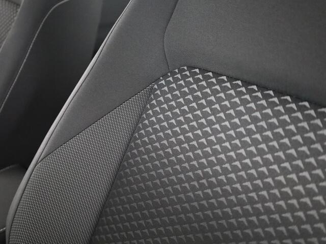 Volkswagen GOLF 1.0 eTSI Life Active 110PK DSG | Navigatie | achteruitrijcamera | LED plus | 17" LM velgen |