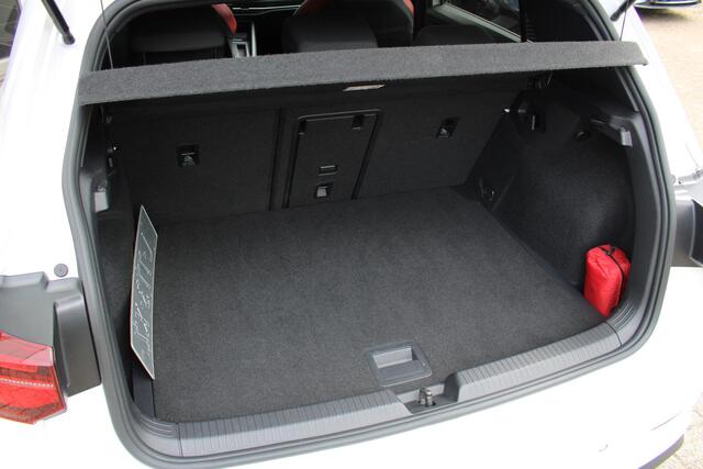 Volkswagen GOLF 2.0 TSI GTI Automaat | Navigatiesysteem | Panoramadak | Stoel en Stuurwielvewaring