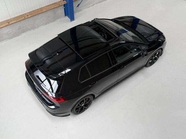Volkswagen GOLF 2.0 TSI GTI Clubsport 300PK - DEALER ONDERHOUDEN - PANORAMADAK - BLACK ON BLACK - HARMAN KARDON - STUUR + STOELVERWARMING