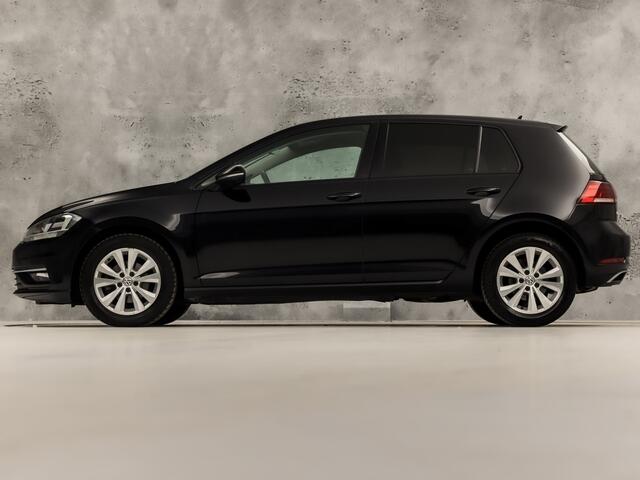 Volkswagen GOLF 1.0 TSI Sportline (APPLE CARPLAY, GROOT NAVI, CAMERA, SPORTSTOELEN, ADAPTIVE CRUISE, GETINT GLAS, PARKEERSENSOREN, NIEUWSTAAT)