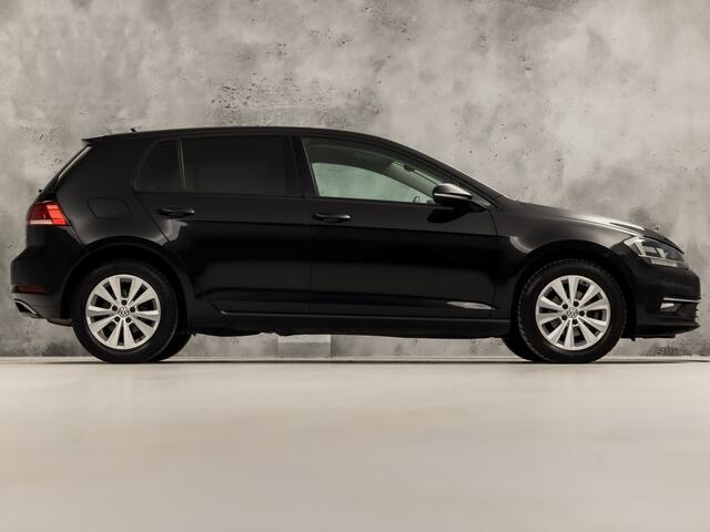 Volkswagen GOLF 1.0 TSI Sportline (APPLE CARPLAY, GROOT NAVI, CAMERA, SPORTSTOELEN, ADAPTIVE CRUISE, GETINT GLAS, PARKEERSENSOREN, NIEUWSTAAT)