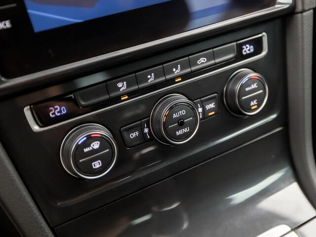 Volkswagen GOLF 1.4 TSI Sportline (APPLE CARPLAY, 1e EIGENAAR, GROOT NAVI, CAMERA, CLIMATE, SPORTSTOELEN, GETINT GLAS, ADAPTIVE CRUISE, NIEUWE APK, NIEUWSTAAT)