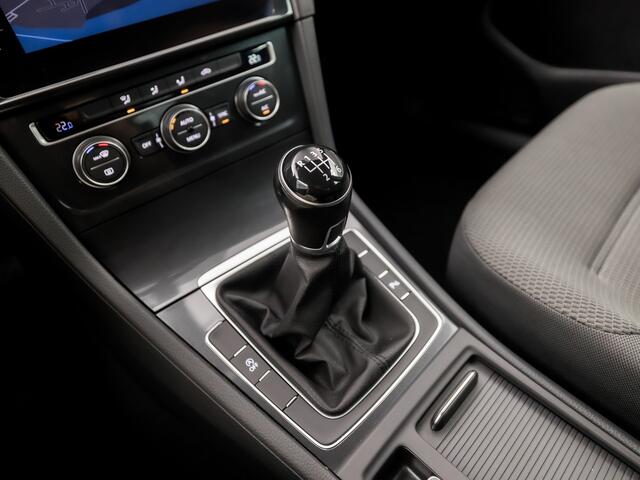 Volkswagen GOLF 1.4 TSI Sportline (APPLE CARPLAY, 1e EIGENAAR, GROOT NAVI, CAMERA, CLIMATE, SPORTSTOELEN, GETINT GLAS, ADAPTIVE CRUISE, NIEUWE APK, NIEUWSTAAT)