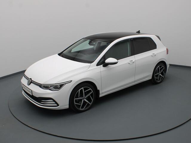 Volkswagen GOLF eTSI R-Line 150pk Camera | Adapt. Cruise | Parkeersens. v+a | Stoelverw. | Trekhaak elektrisch.