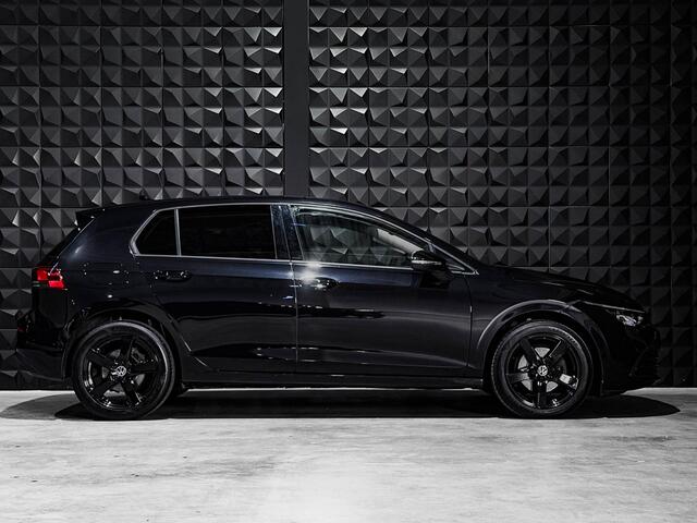 Volkswagen GOLF 1.0 eTSI Life | 17"| Sportstoelen | Led Plus | Privacy | Inteface Comf | Licht & Zicht