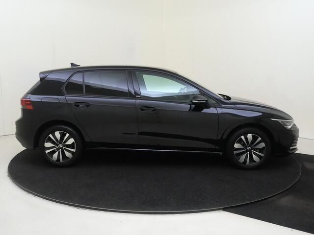 Volkswagen GOLF 1.5 TSI Life Business | Navigatie | Stoel- en stuurwielverwarming | Adaptieve cruise control | Parkeersensoren | Elektrisch inklapbare buitenspiegels | CarPlay | 3-zone airco |