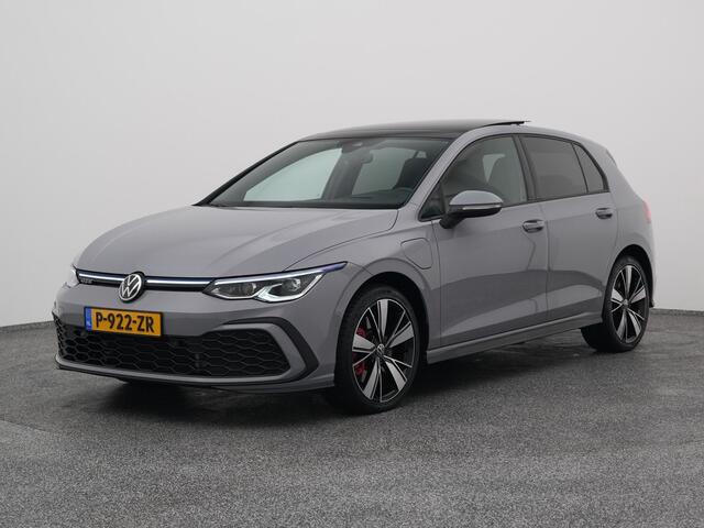Volkswagen GOLF 1.4 eHybrid GTE | PANO | CAMERA | ADAPTIVE | HUD | STOEL- EN STUURVERW.