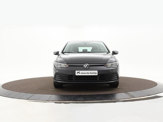 Volkswagen GOLF 1.0 eTSI 110pk DSG Life · Camera · Dodehoeksensor · Adaptive Cruise Control · Apple/Android Car Play · Sfeerverlichting · Navigatie · Elek. Inklapbare Spiegels ·