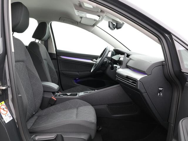 Volkswagen GOLF 1.0 eTSI 110pk DSG Life · Camera · Dodehoeksensor · Adaptive Cruise Control · Apple/Android Car Play · Sfeerverlichting · Navigatie · Elek. Inklapbare Spiegels ·