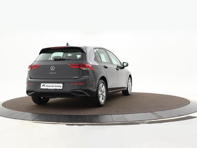 Volkswagen GOLF 1.0 eTSI 110pk DSG Life · Camera · Dodehoeksensor · Adaptive Cruise Control · Apple/Android Car Play · Sfeerverlichting · Navigatie · Elek. Inklapbare Spiegels ·