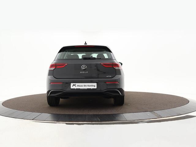 Volkswagen GOLF 1.0 eTSI 110pk DSG Life · Camera · Dodehoeksensor · Adaptive Cruise Control · Apple/Android Car Play · Sfeerverlichting · Navigatie · Elek. Inklapbare Spiegels ·