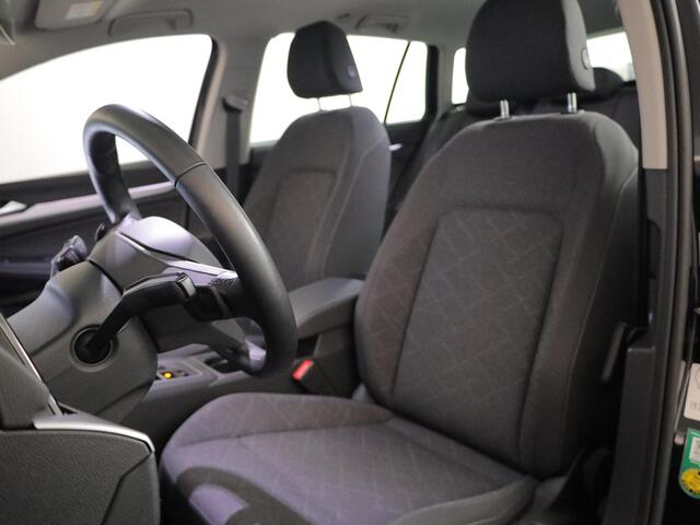 Volkswagen GOLF Variant 1.5 eTSI Life 150 pk Automaat (DSG) | Navigatie | Trekhaak (wegklapbaar) | Parkeersensoren | Adaptieve cruise control | LED koplampen | Stoel/stuur verwarming |