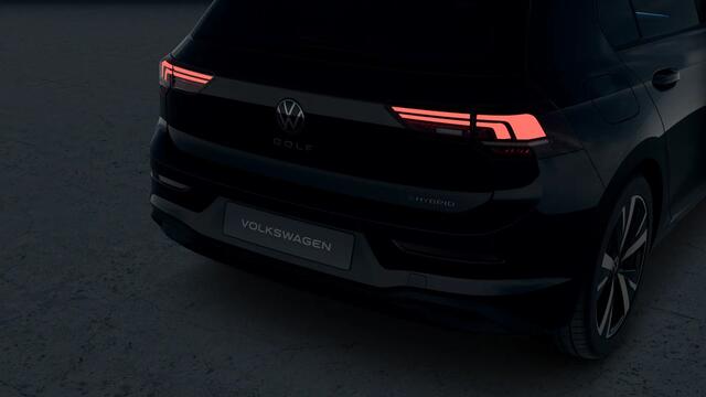 Volkswagen GOLF 1.5 eHybrid 204 6DSG eHybrid Life Edition | 'App-Connect' draadloze smartphone integratie | Achterbank in ongelijke delen neerklapbaar incl. middenarmsteun en doorlaadmogelijkheid | Afstandscontrolesysteem (Front Assist)
