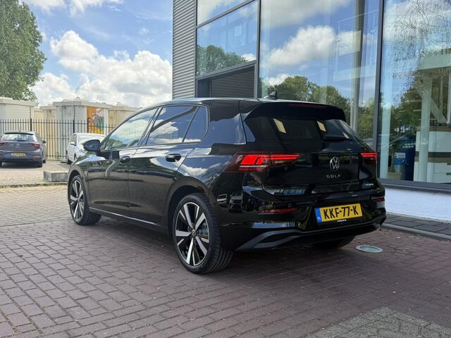 Volkswagen GOLF 1.5 eHybrid 204pk DSG Life Edition / Zwenkbare trekhaak / Dodehoek detectie / Stuur en stoelverwarming / 18'' LMV Rijdende demonstratieauto, bezichtiging op afspraak