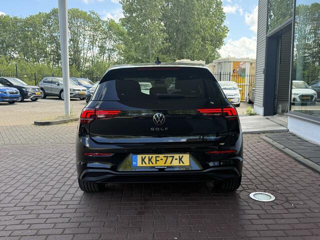 Volkswagen GOLF 1.5 eHybrid 204pk DSG Life Edition / Zwenkbare trekhaak / Dodehoek detectie / Stuur en stoelverwarming / 18'' LMV Rijdende demonstratieauto, bezichtiging op afspraak
